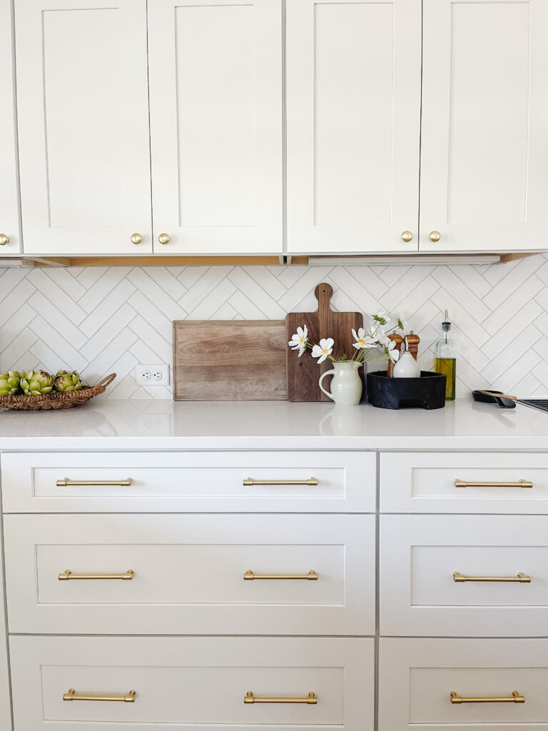 White kitchen with brass hardware